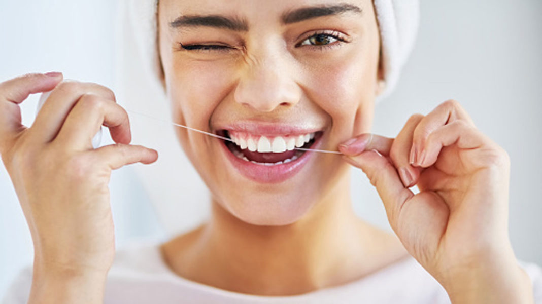 Why-You-Should-DO-Flossing-Of-Your-Teeth-Regularly-on-lifehack