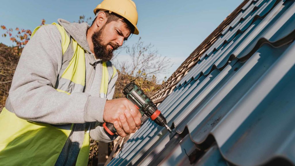 The-Best-Practices-for-Choosing-the-Right-Commercial-Roofing-Contractor-On-LifeHackUs