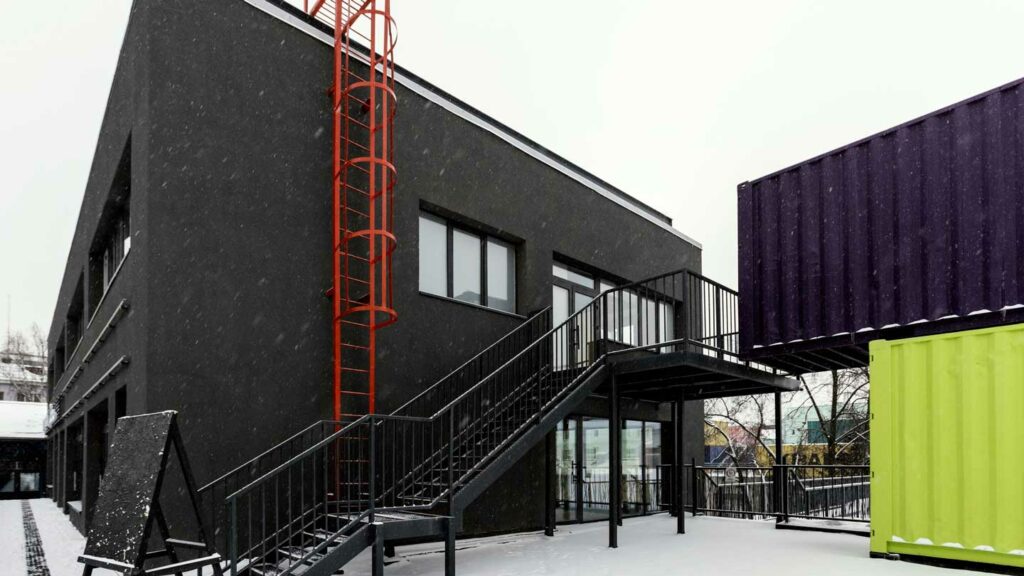 Shipping-Container-Buildings-Entice-Taste-Buds-With-Portable-Deliciousness-on-lifehack